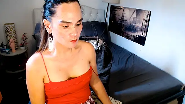 NinaDOM4CUM Show in webcam