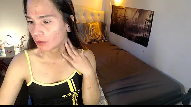 Show modela NinaDOM4CUM na web-kameri