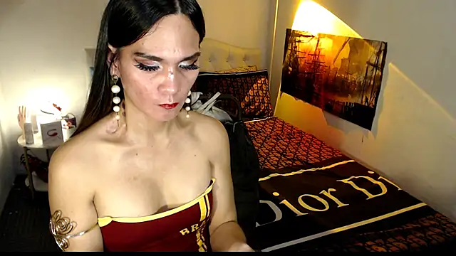 NinaDOM4CUMn Webbikameraesitys