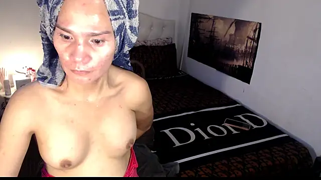 Show modela NinaDOM4CUM na web-kameri