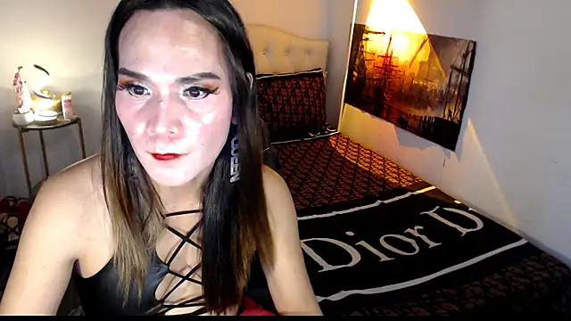 NinaDOM4CUM: διαδικτυακό σόου στην κάμερα