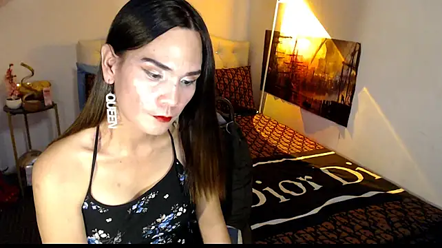 Pokazy przed kamerką – NinaDOM4CUM