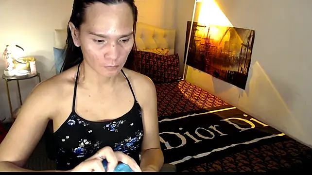 Show modela NinaDOM4CUM na web-kameri
