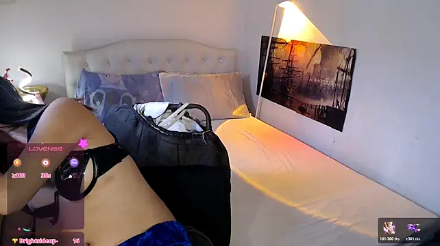 Pokazy przed kamerką – NinaDOM4CUM