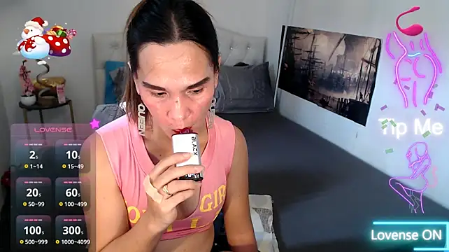 Show modela NinaDOM4CUM na web-kameri