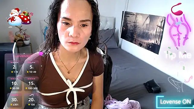 Show modela NinaDOM4CUM na web-kameri