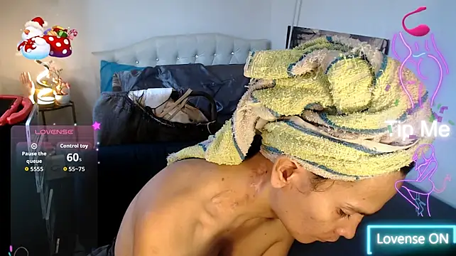 NinaDOM4CUM Show Webcam