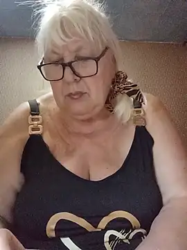 Alexia64231's Webcam Show