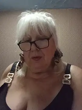 Alexia64231's Webcam Show