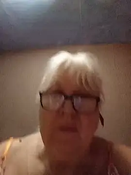Alexia64231's Live Chat Room