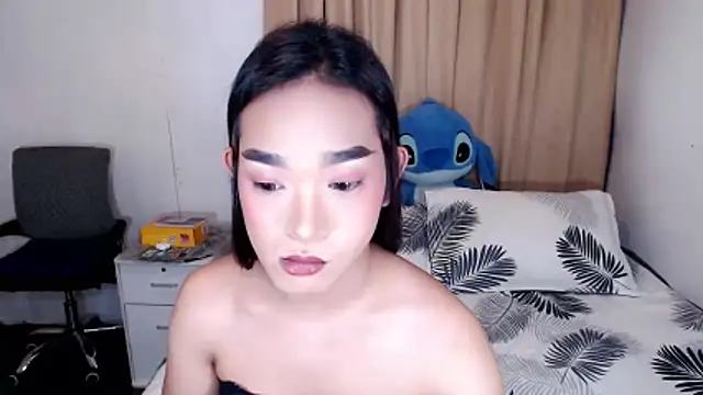 AsianHugeWildSaussage Show Webcam
