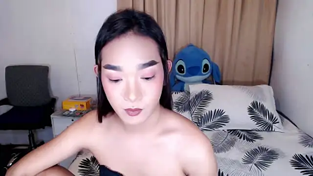 Show modela AsianHugeWildSaussage na web-kameri