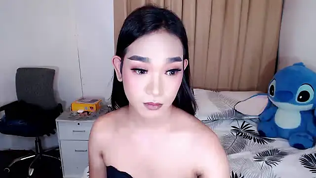 הופעת וובקאם של AsianHugeWildSaussage
