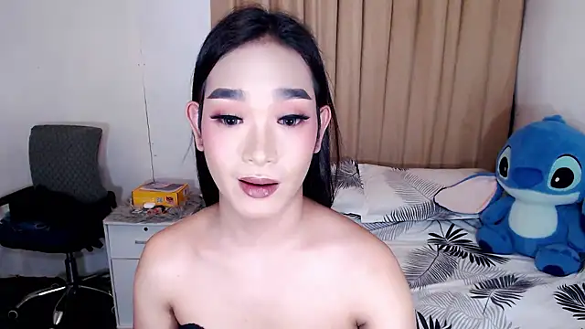 AsianHugeWildSaussage Show Webcam