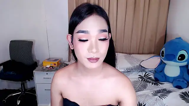 AsianHugeWildSaussage 网络视讯表演