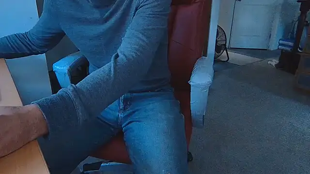 TwistedStallion69 Show in webcam