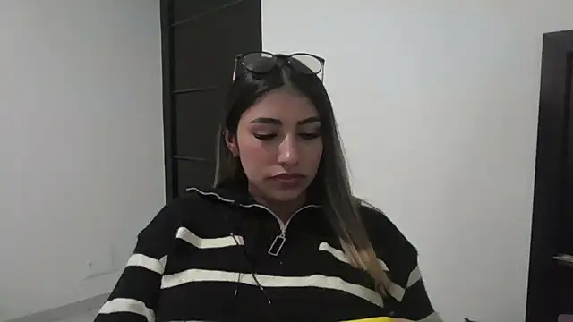 AliceTeenager___'s Webcam Show
