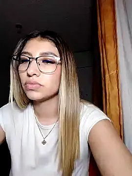 AliceTeenager___'s Live Sex Cam Show