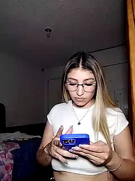 AliceTeenager___'s Live Sex Cam Show
