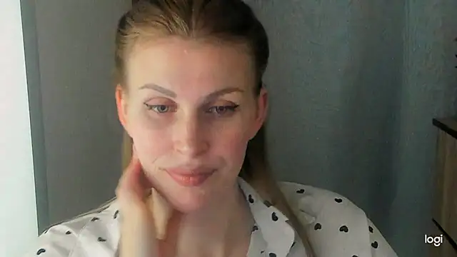 JuliaMuuun webcam show