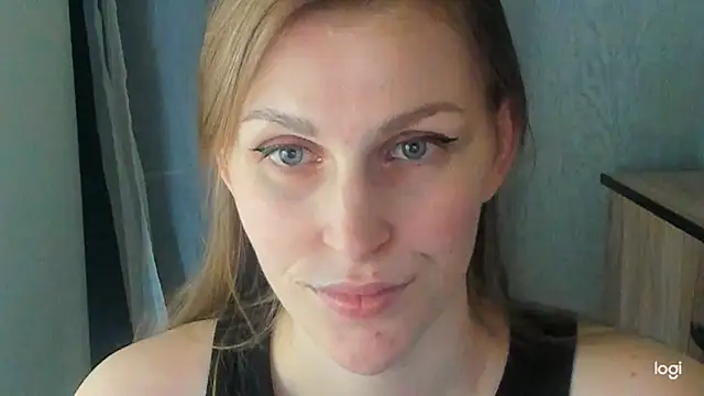 JuliaMuuun Show in webcam