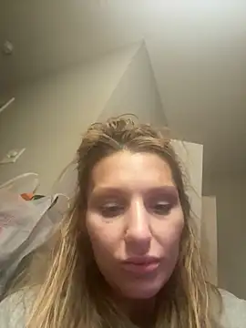 BaddieBossXX2のライブXXXチャット