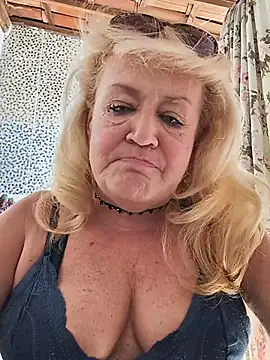 Belladama61's Live Chat Room