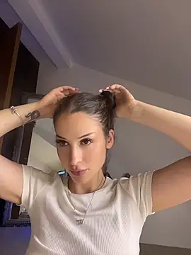 BellaKarma live XXX chat