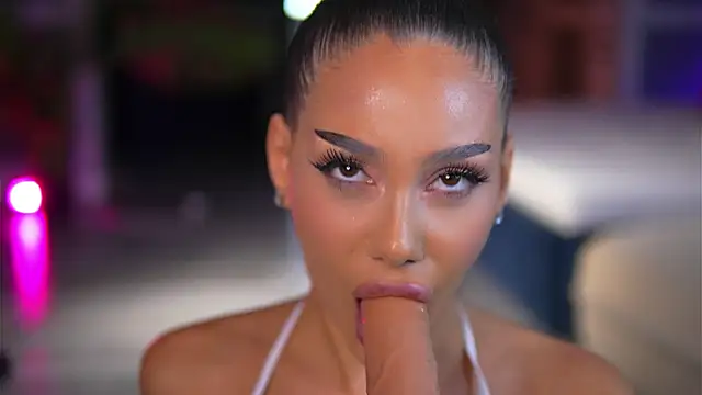 הופעת וובקאם של NinaSolenne