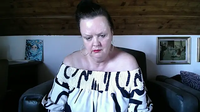 TiffanyMature live XXX chat