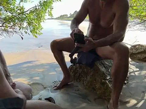 Show modela CasadoLutadorBigStuds na web-kameri