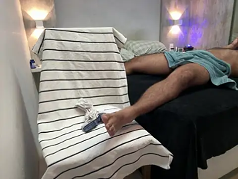 CasadoLutadorBigStuds Show in webcam