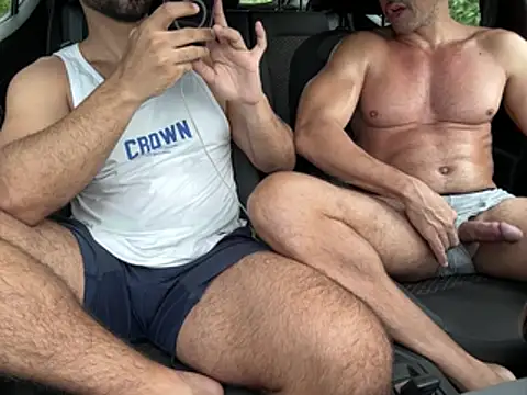 Show modela CasadoLutadorBigStuds na web-kameri