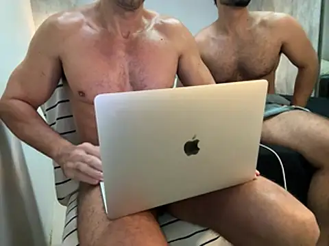 CasadoLutadorBigStuds Show in webcam