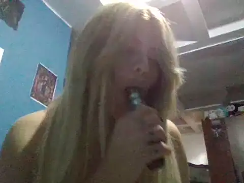 hotblonde669 网络视讯表演