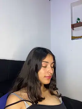 hotwife26's Live Chat Room