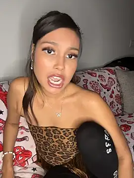 lillytiller Chat XXX live