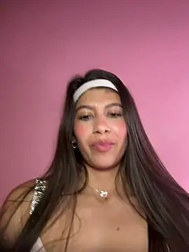 Lenapink19 Adlı Modelin Canlı XXX Sohbeti