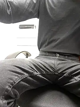 RETURNOFTPNUTS 网络视讯表演