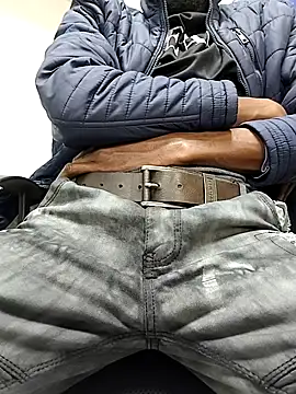 RETURNOFTPNUTS: διαδικτυακό σόου στην κάμερα