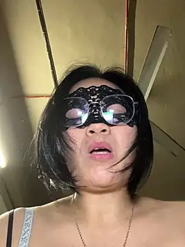Pertunjukan Kamera Web LyiaaaZy