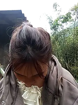 EllyBaby20: διαδικτυακό σόου στην κάμερα