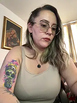 CurvyLust_x – Naživo chatovacia miestnosť