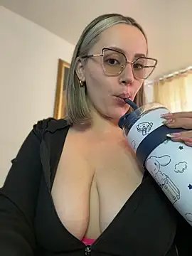CurvyLust_x's Webcam Show