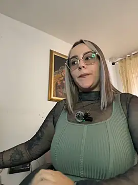 CurvyLust_x – Kamerová šou