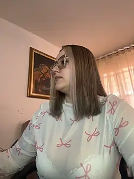 CurvyLust_x Show in webcam