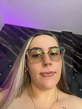 CurvyLust_x's Live Sex Cam Show