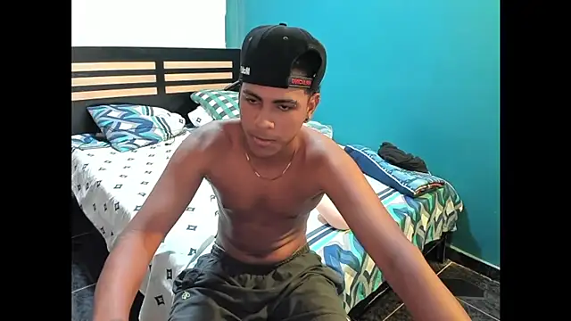 Andrew25- Webcamshow