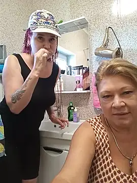 Sweet4104: διαδικτυακό σόου στην κάμερα