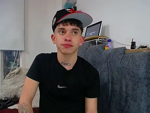 Pokazy przed kamerką – Thesexykev